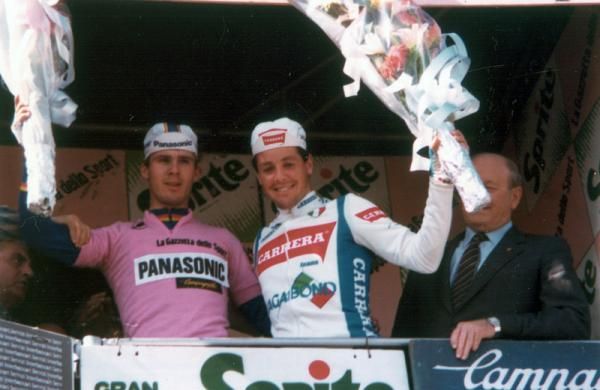 Stephen Roche won stage 1b of the 1987 Giro, an 8km downhill time trial off the Poggio, while Erik Breukink leads general classification.