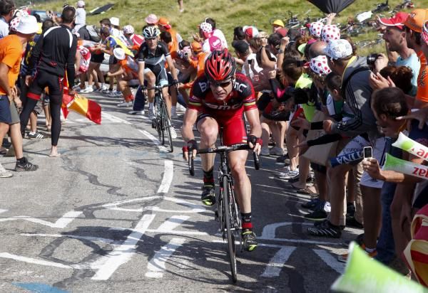 Cadel Evans (BMC) tried to force a gap in the final kilometres