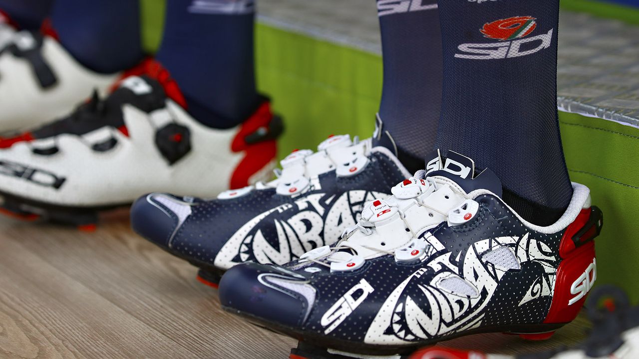 Nibali has the same Shark design on a pair of Sidi Shots