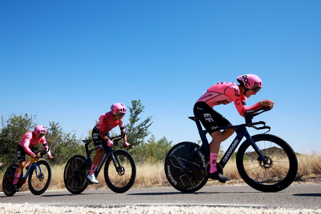 POZA DE LA SAL SPAIN AUGUST 16 LR Jonathan Klever Caicedo of Ecuador Jefferson Alexander Cepeda of Ecuador and Jens Keukeleire of Belgium and Team EF EducationEasyPost sprint during the 45th Vuelta a Burgos 2023 Stage 2 a 131km team time trial from Oa to Poza de la Sal on August 16 2023 in Poza de la Sal Spain Photo by Gonzalo Arroyo MorenoGetty Images