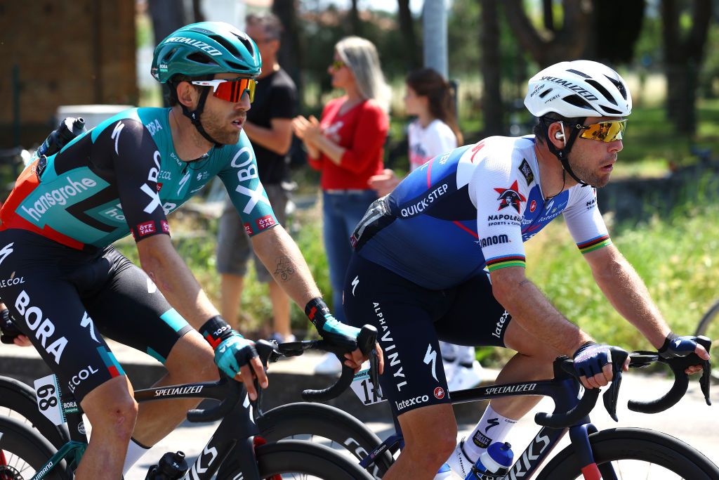REGGIO EMILIA ITALY MAY 18 LR Ben Zwiehoff of Germany and Team Bora Hansgrohe and Mark Cavendish of United Kingdom and Team QuickStep Alpha Vinyl compete during the 105th Giro dItalia 2022 Stage 11 a 203km stage from Santarcangelo di Romagna to Reggio Emilia Giro WorldTour on May 18 2022 in Reggio Emilia Italy Photo by Michael SteeleGetty Images