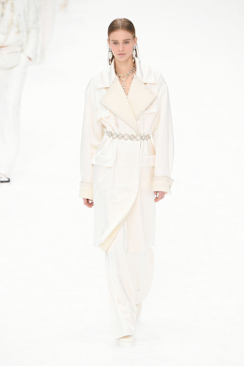 White, Clothing, Fashion, Robe, Fashion model, Suit, Neck, Fashion design, Uniform, Fashion show,