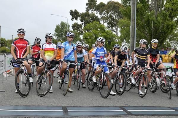 A field of only thirty five riders took the start of the 2012 NZ Elite Women&rsquo;s Road Race Champs