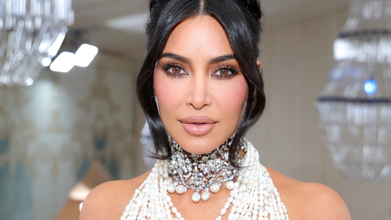 Kim Kardashian Suffers Wardrobe Malfunction At Last Nights Met Gala