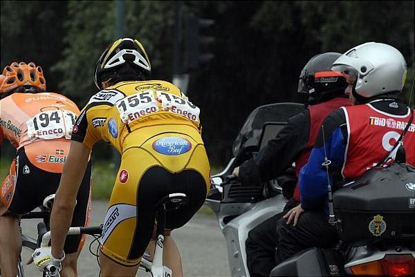 Ermanno Capelli (Scott-American Beef) and Francisco Javier Aramendia (Euskaltel-Euskadi) were two of the men in the breakaway.