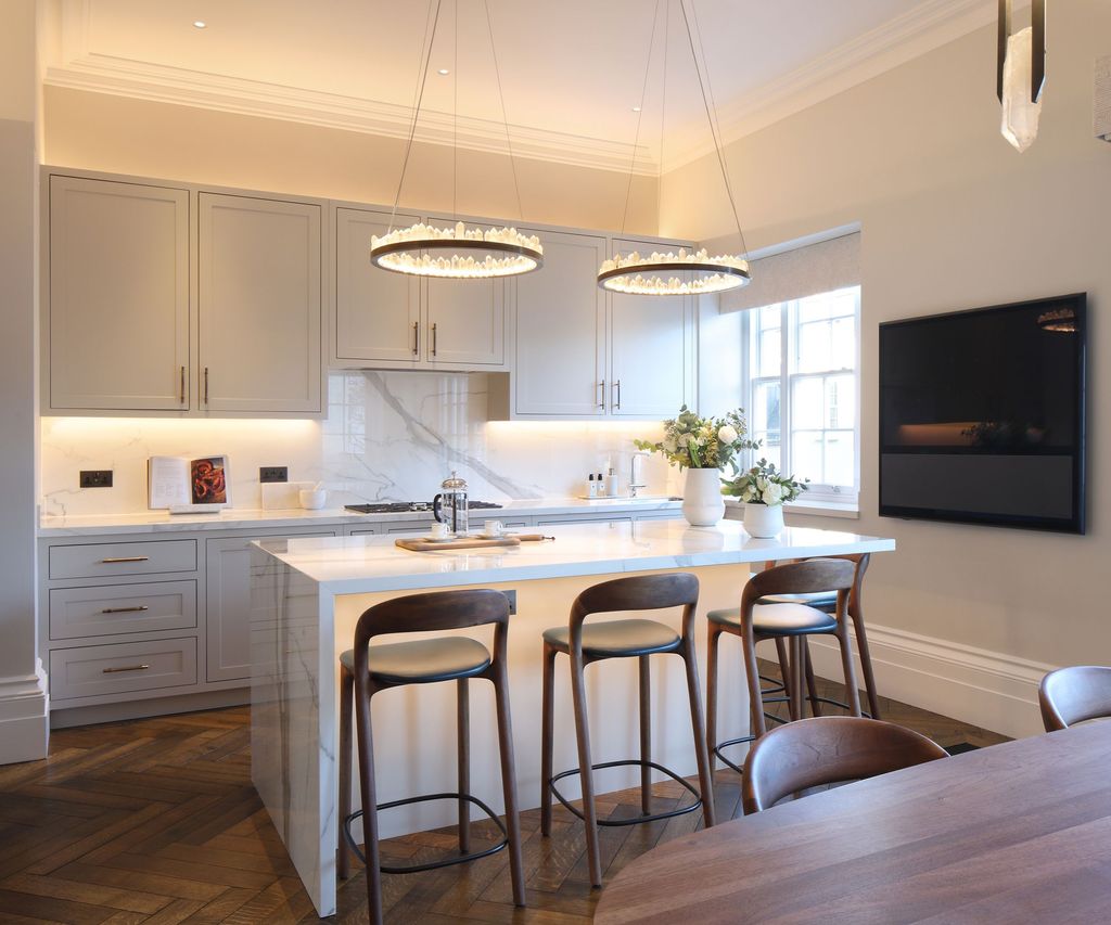 The minimum amount of space required around a kitchen island | Homebuilding