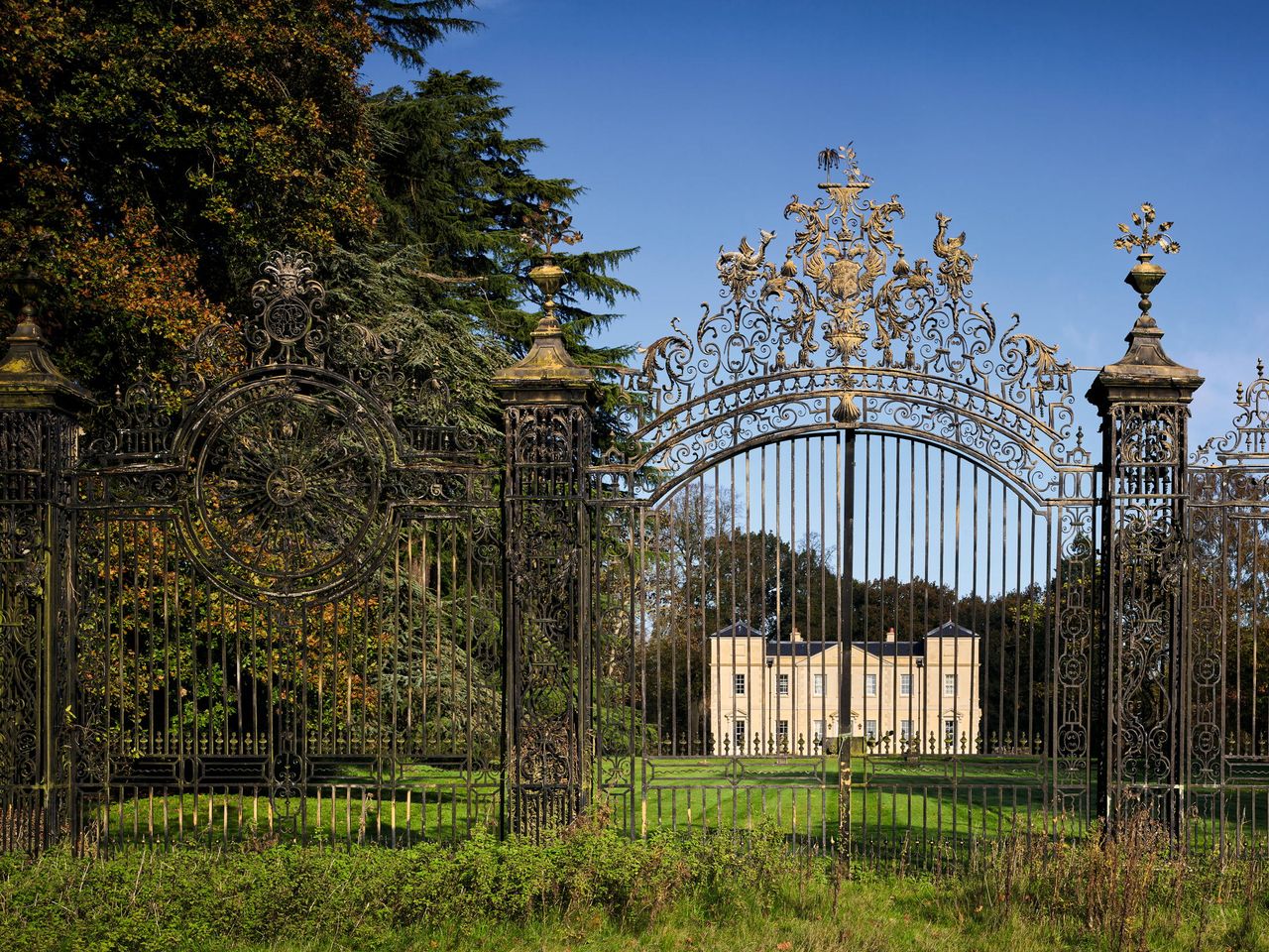 Fig 1: Newnham Paddox may be new, but is still accessed via its predecessor&#039;s 18th century gates.