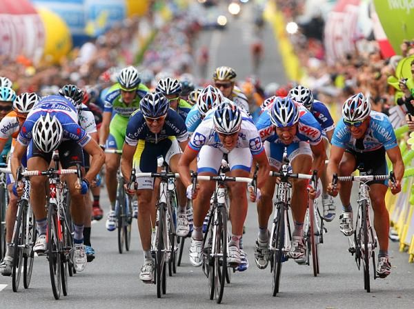 Yauheni Hutarovich (Fran&ccedil;aise Des Jeux) is metres away from earning the victory in stage 3.