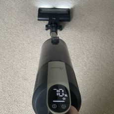 Using the Hoover HF3 Pet DynamicClean Cordless Vacuum to vacuum cream carpets