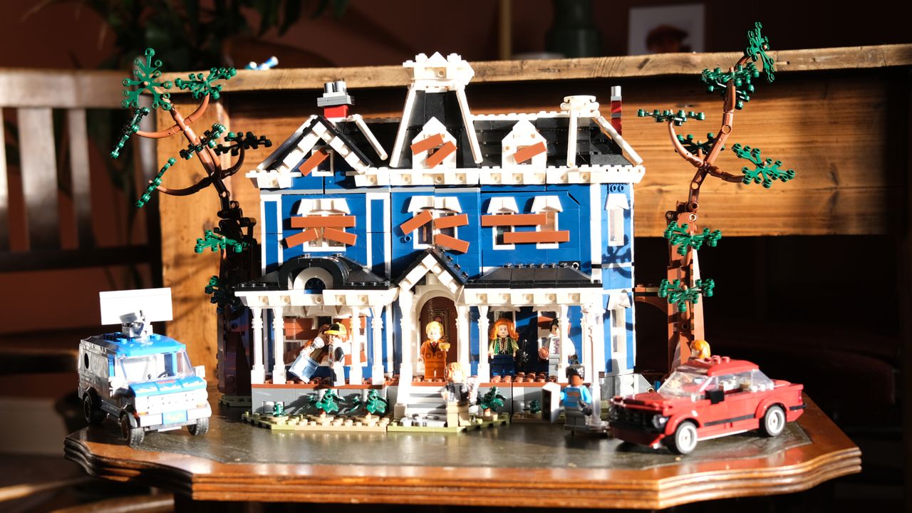 Lego Stranger Things The Creel House Set shot