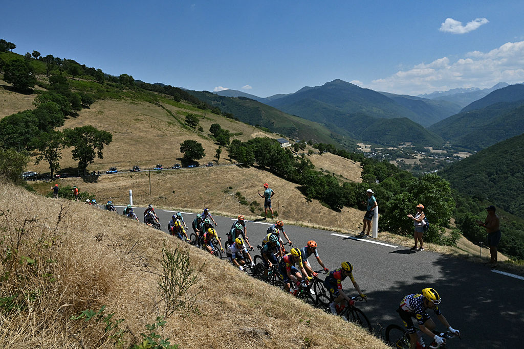 Lidl - Trek team's US rider Quinn Simmons leads the pack of riders (peloton) in the Col d'Aspin ascent during the 6th stage of the 113th edition of the Tour de France cycling race, 186,2 km between Pau and Gavarnie-G&amp;egrave;dre in the French Pyrenees, on July 9, 2026. (Photo by Jeff PACHOUD / AFP)