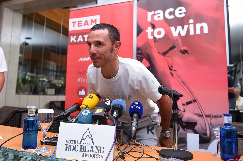Joaquim Rodriguez gets up to leave the press conference