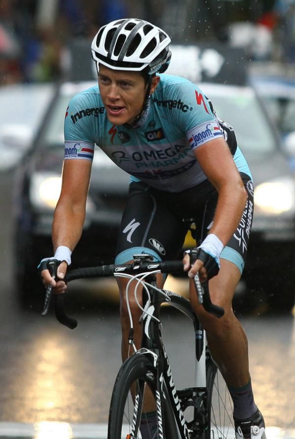 Terpstra hammers on through the rain