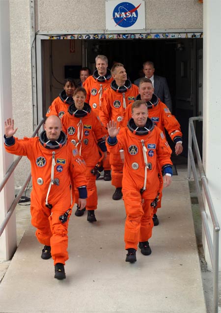 STS-121 Astronauts Practice Launch Abort and Escape Plans