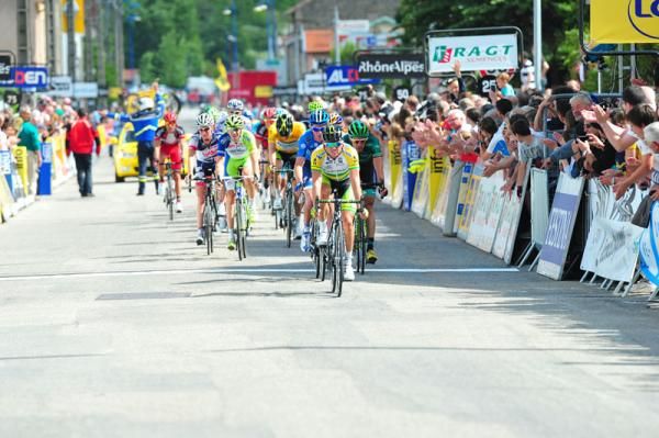 Gerrans leads home the group containing Durbridge