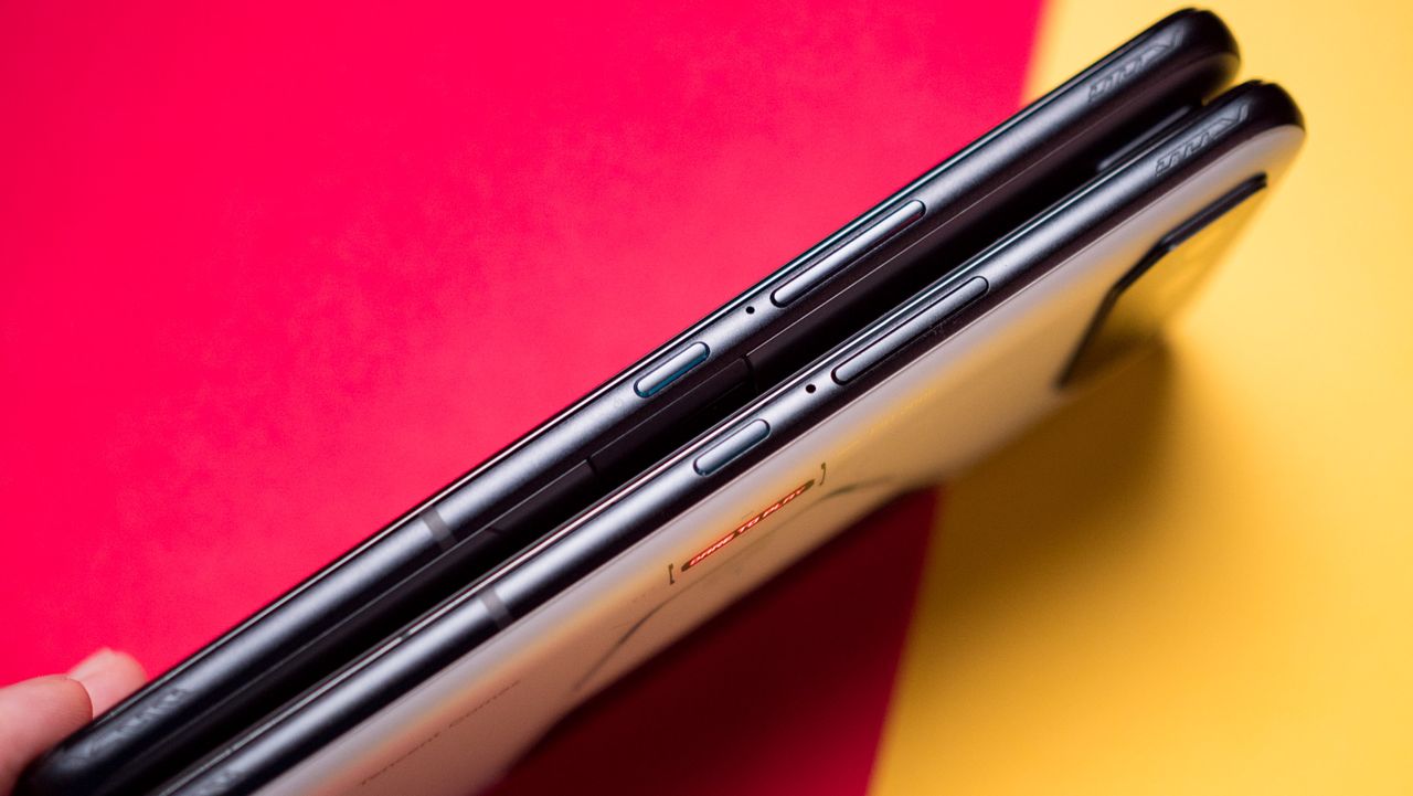 ASUS ROG Phone 6D Ultimate vs. ROG Phone 6 Pro