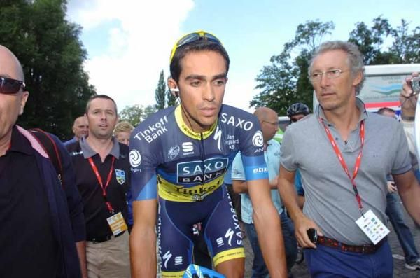 Alberto Contador (Saxo Bank-Tinkoff Bank) heads to sign on at the Eneco Tour.