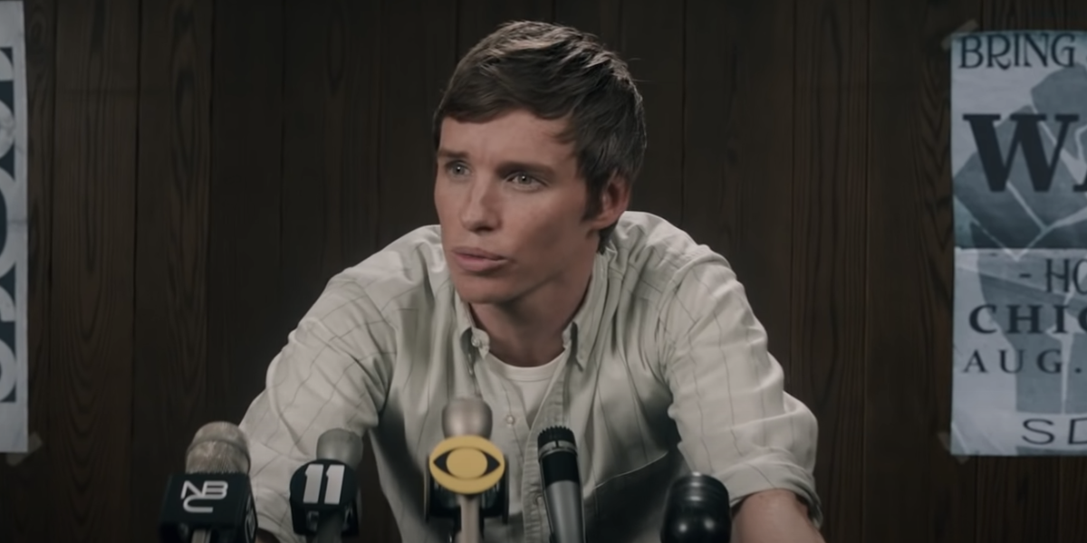 Eddie Redmayne in Trial of the Chicago 7