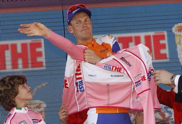 Pieter Weening (Rabobank) pulls on the pink jersey