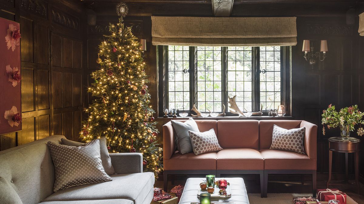 Should I put my Christmas tree in water? Expert tips Homes & Gardens