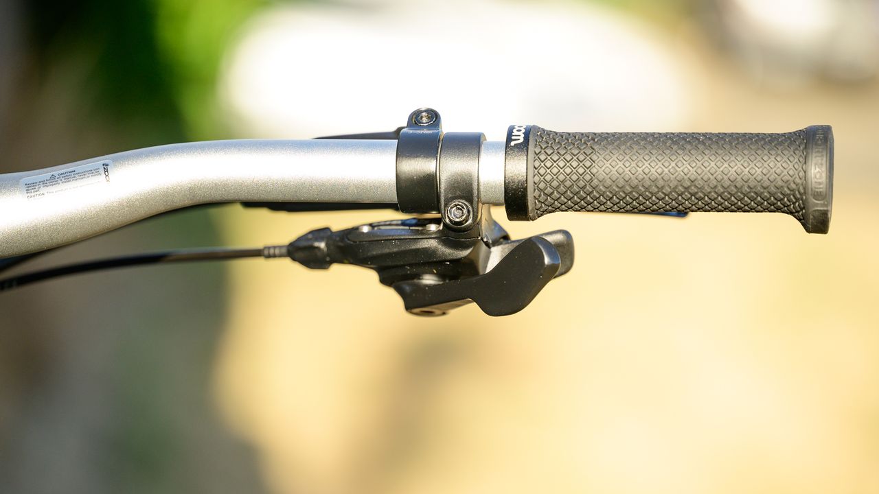 Woom Off 6 kids bike grips and controls
