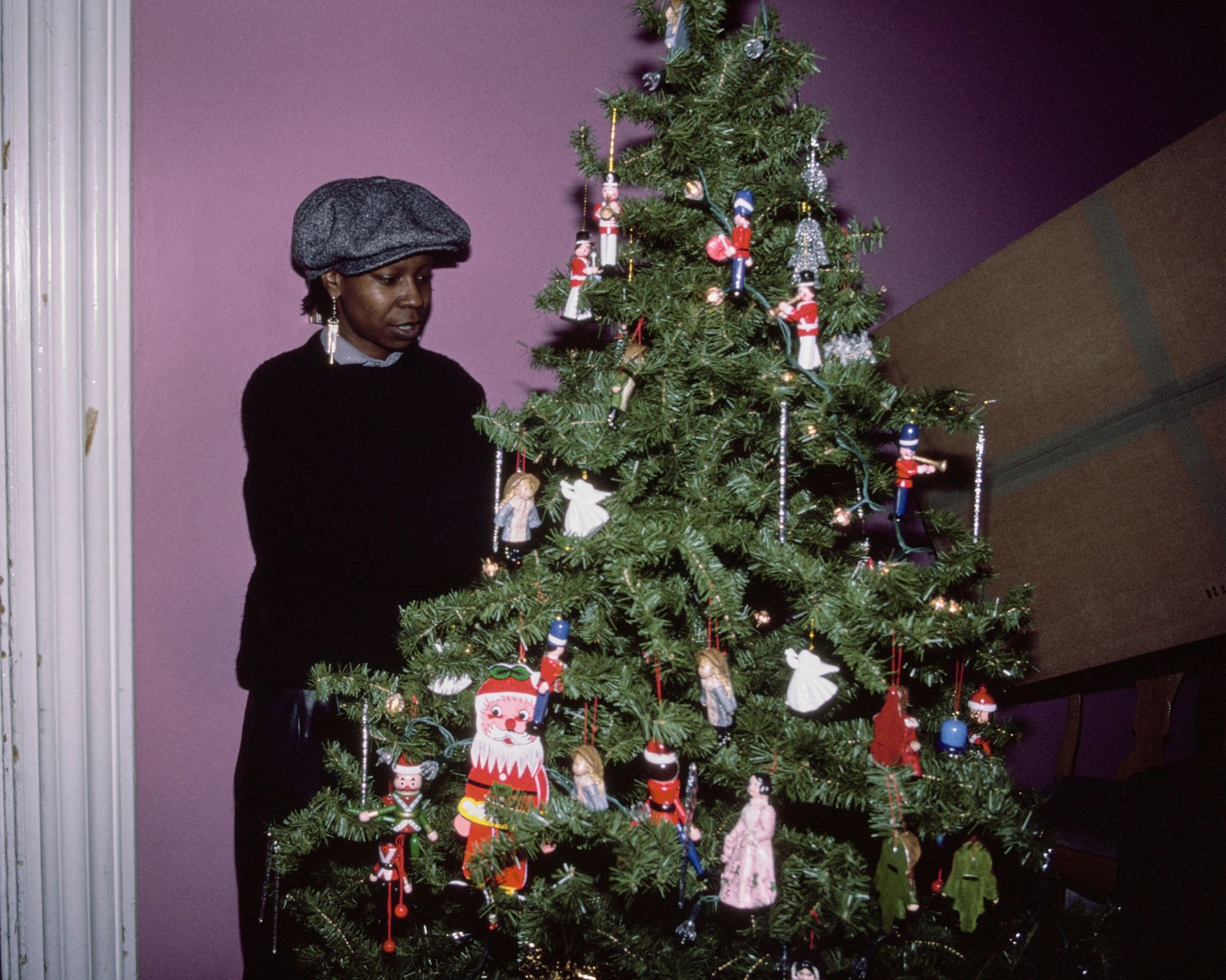 whoopi goldberg decorating her christmas tree