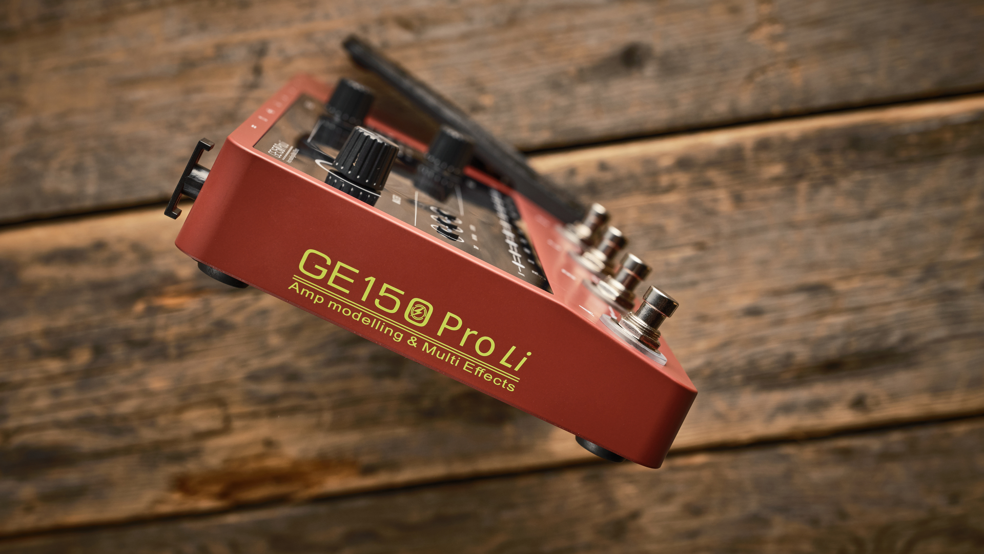 Mooer GE150 Pro li on wooden floor