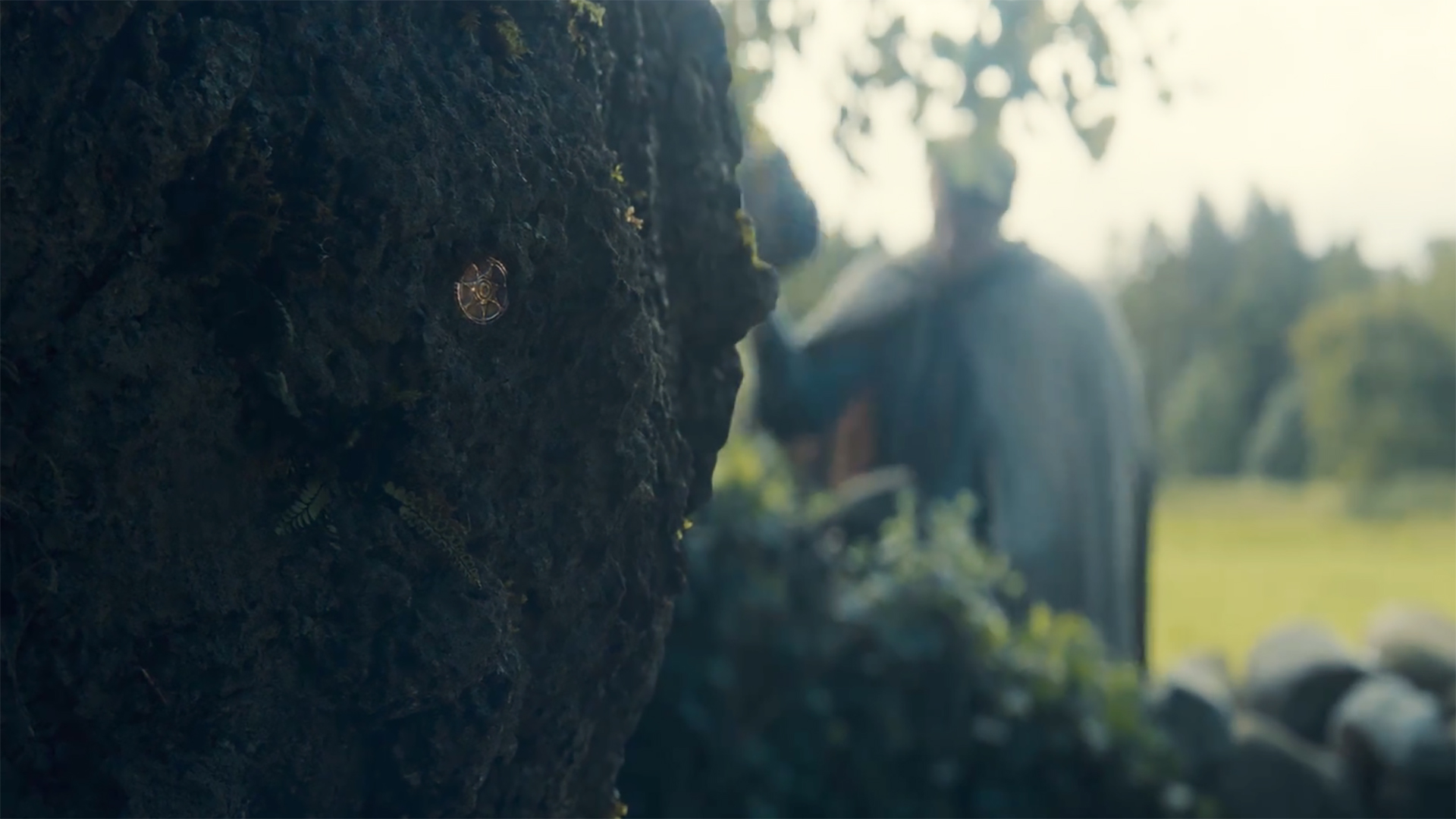 A penny nailed to a tree in A Knight of the Seven Kingdoms episode 6
