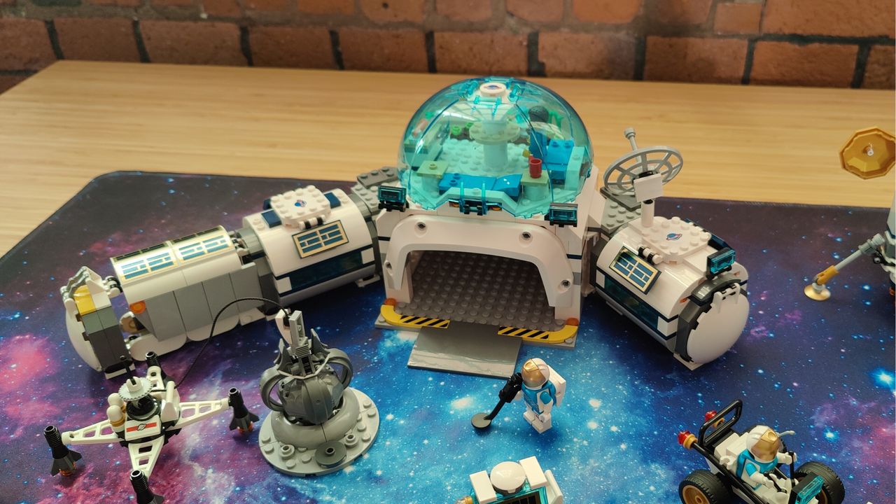 Lego Lunar Research Base