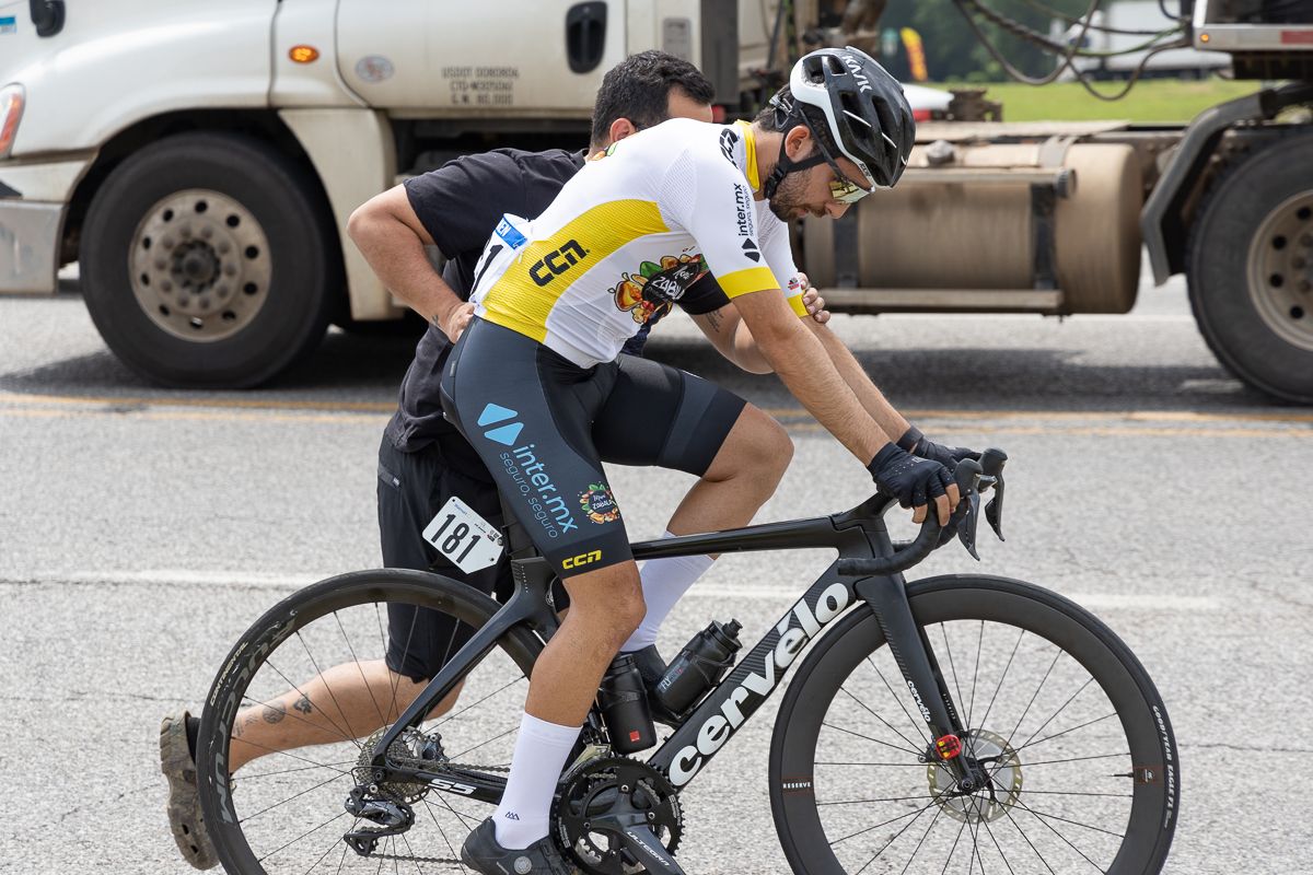 Enrique Javier Serrato (Mani Zabala-Jagafa) had a rear wheel puncture early into the race and had to chase back onto the group.