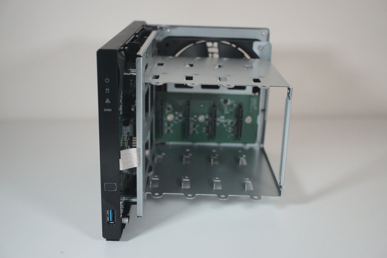 ASUSTOR AS1104T