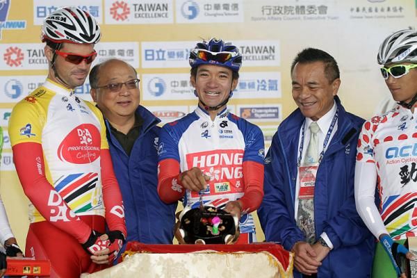 The Tour de Taiwan jersey holders prior to the start of stage 4