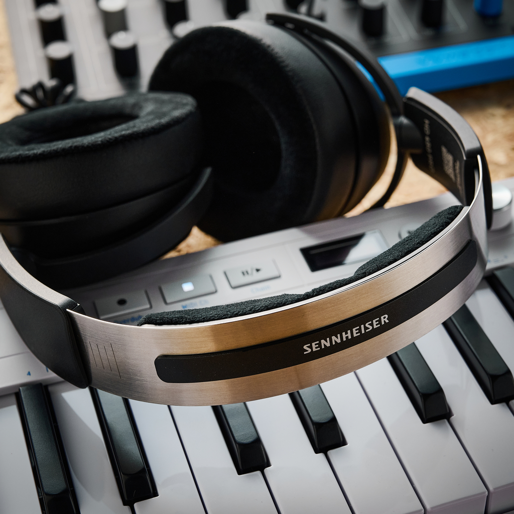 The headband of the Sennheiser HD 480 Pro studio headphones