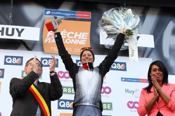On the podium - winner, Evelyn Stevens (Specialized - lululemon)