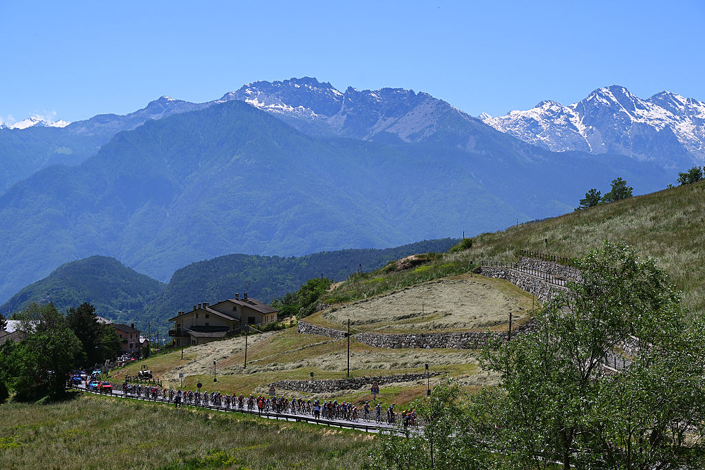 Giro d'Italia Stage 19 Live - GC showdown on massive Alpine mountain day