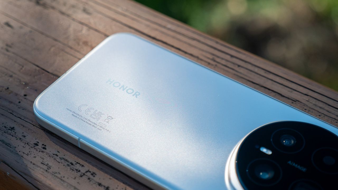 The back of the Sunrise Gold Honor Magic 8 Pro