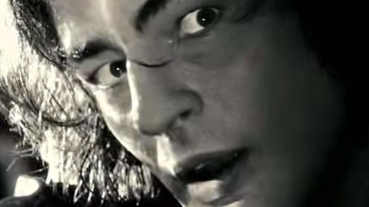 Benicio del Toro is wide-eyed in Sin City