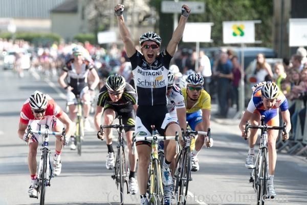Laurent Pichon (Bretagne - Schuller) gets the win.