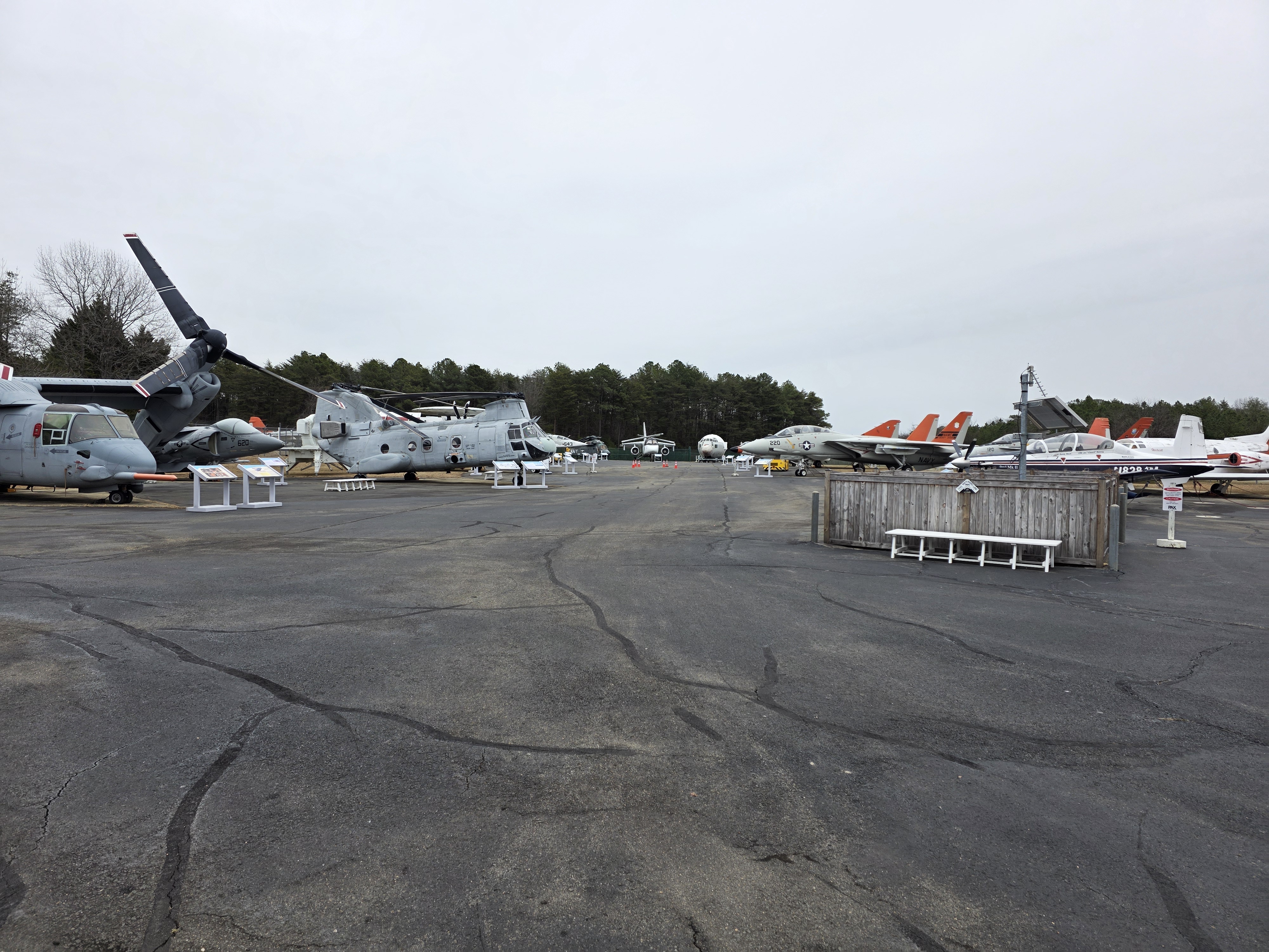 1x photo of outdoor portion of air museum from Galaxy S25 Ultra