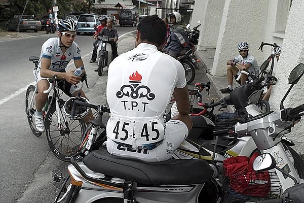 Mehdi Sohrabi (Tabriz Petrochemical Cycling) from Iran finds another mode of transport in Kota Baru.