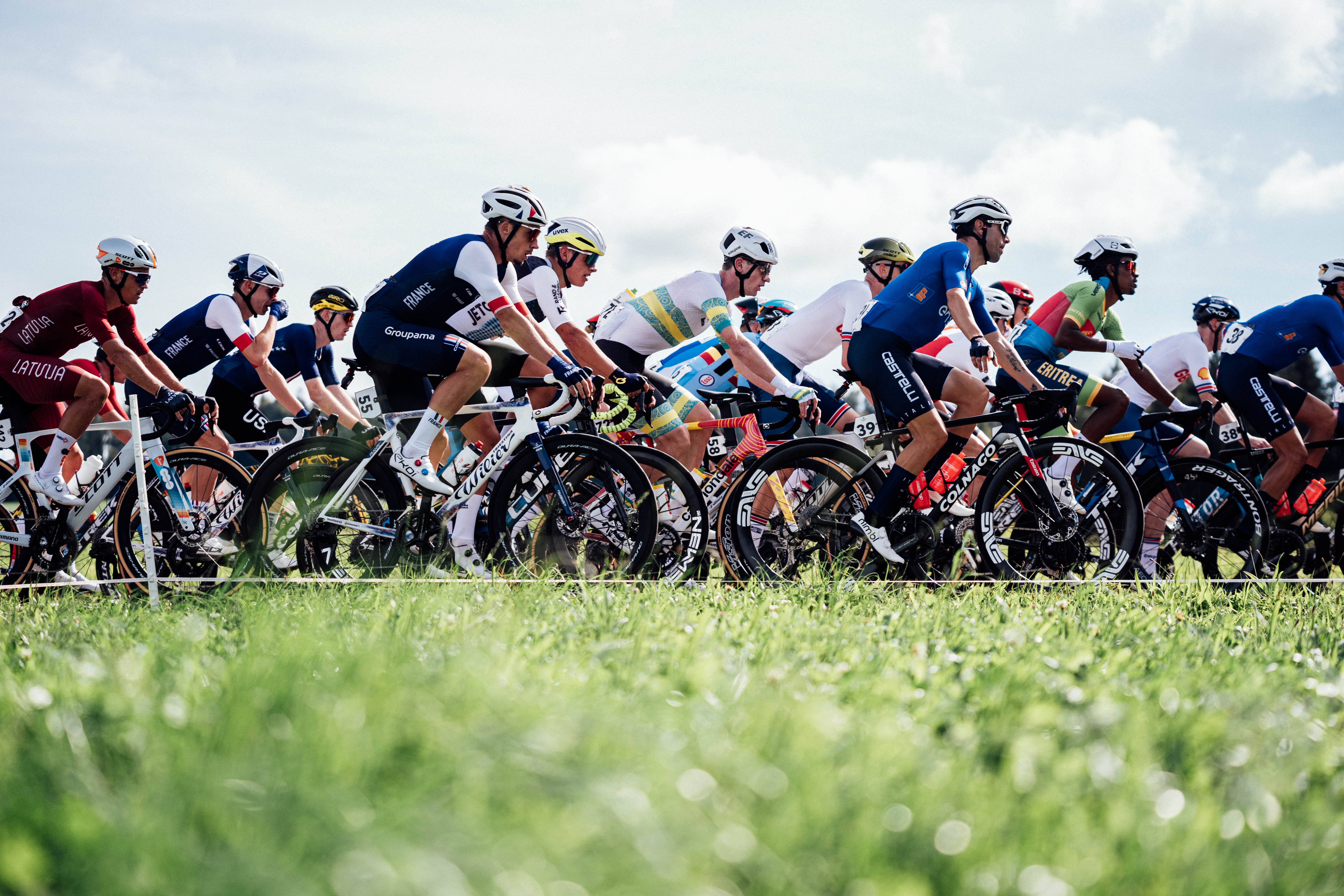 Peloton at the men&#039;s elite road race championships in Zurich