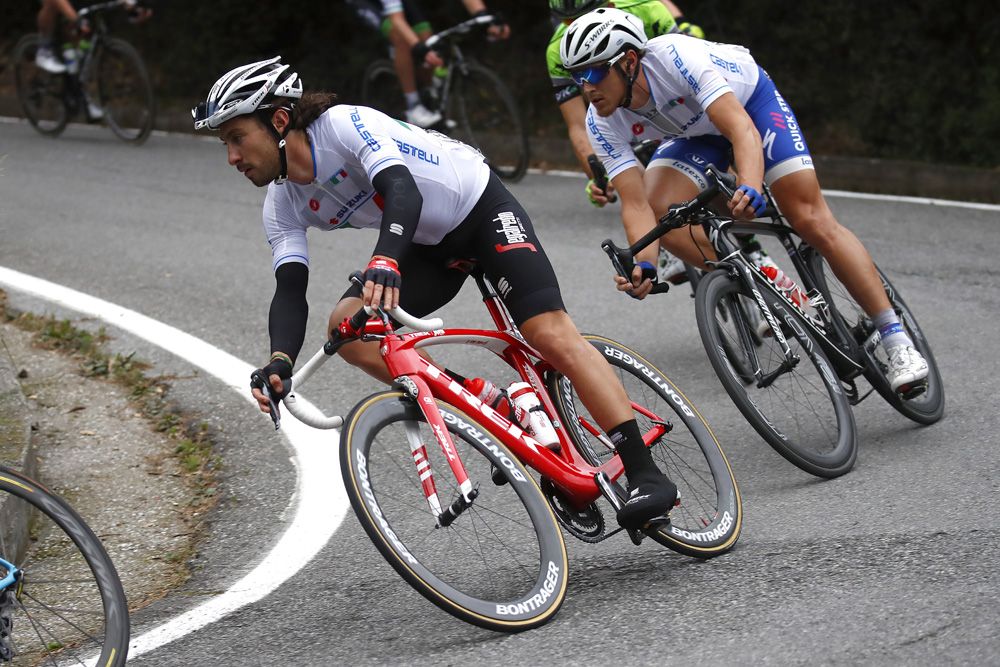 Felline leads on the descent