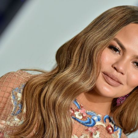 beverly hills, california february 24 chrissy teigen attends the 2019 vanity fair oscar party hosted by radhika jones at wallis annenberg center for the performing arts on february 24, 2019 in beverly hills, california photo by axellebauer griffinfilmmagic