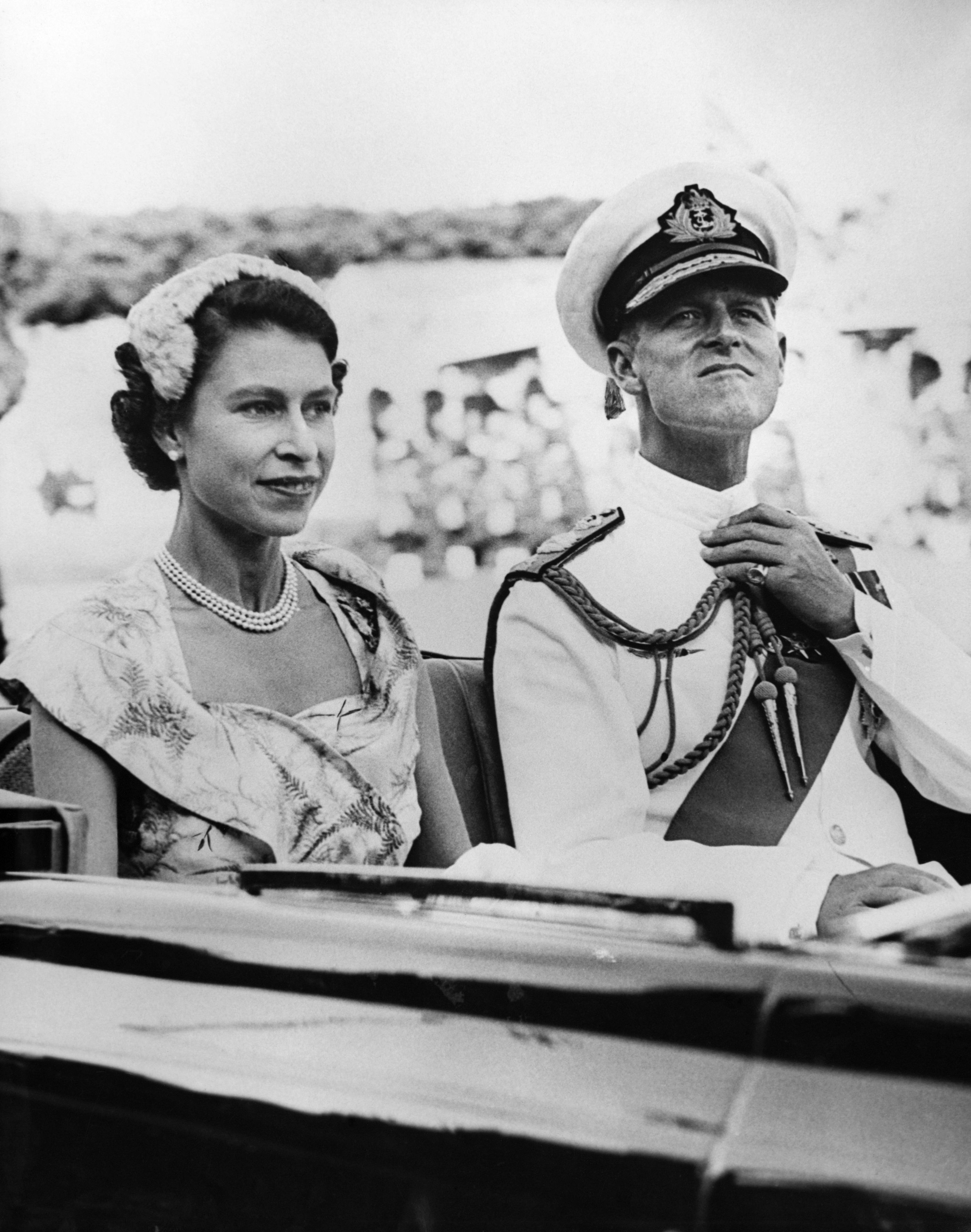 Photograph, White, People, Black-and-white, Monochrome, Monochrome photography, Snapshot, Vintage clothing, History, Uniform,