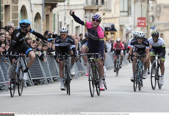 Sacha Modolo wins as Ben Swift complains about the actions of Gianni Meersman