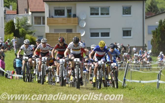Markus Schulte-Luenzum (Ger) Focus Xc Team at the front at the start