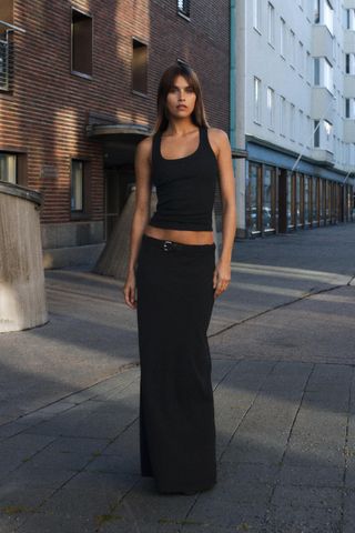 Long skirt with belt