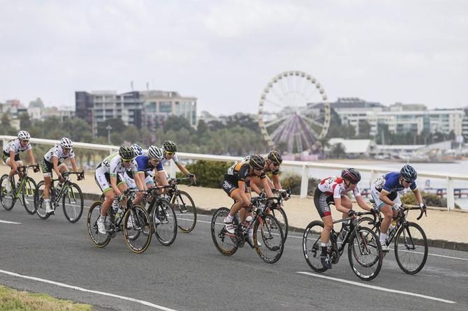 Plenty of attacks early on in the women's race