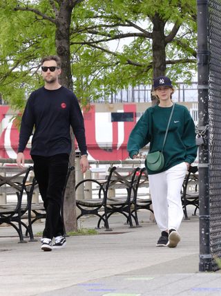 Jennifer Lawrence gives birth NEW YORK CITY, NY - MAY 24: Jennifer Lawrence is seen out for a walk by the Hudson river with her husband Cooke Maroney on May 24, 2021 in New York City, New York. (Photo by MEGA/GC Images)