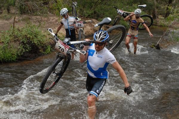 Brad Davies, Justin Morris (Subaru/MarathonMTB.com), Kevin Hulsmans (Darrell Lee-Donckers Koffie Cycling 1)